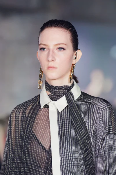 Look 50
